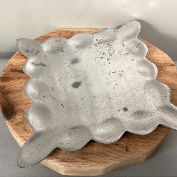 ⚫️ Large Scalloped Edges Square Pillar Candle Holder - Metal Crafted - Nice - Picture 7 of 11